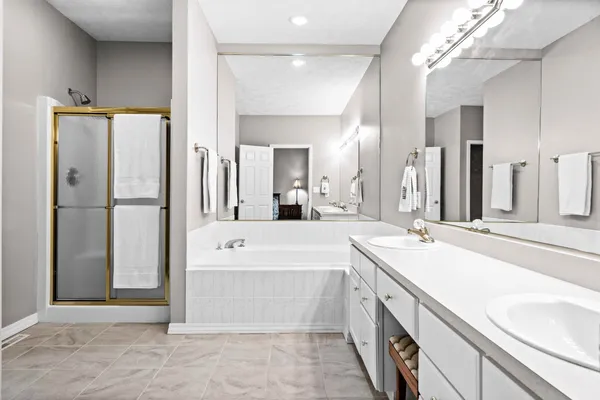 $420,000 | 8 Sable Oaks Court, Bloomington, IL 61704