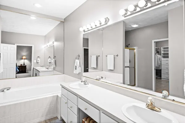 $420,000 | 8 Sable Oaks Court, Bloomington, IL 61704