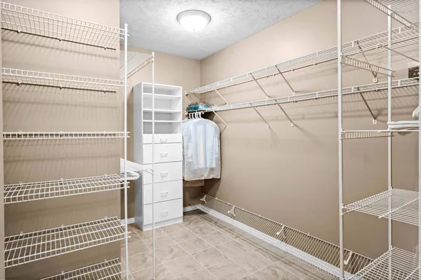 $420,000 | 8 Sable Oaks Court, Bloomington, IL 61704