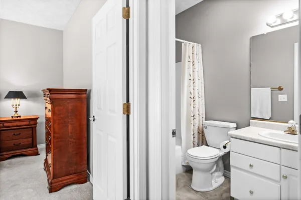 $420,000 | 8 Sable Oaks Court, Bloomington, IL 61704