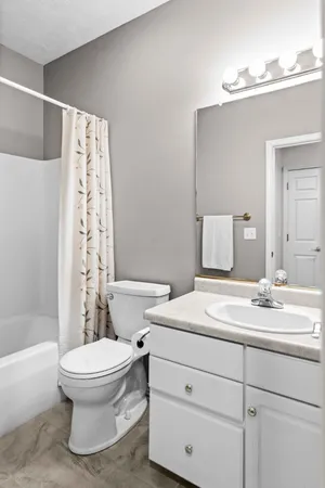 $420,000 | 8 Sable Oaks Court, Bloomington, IL 61704