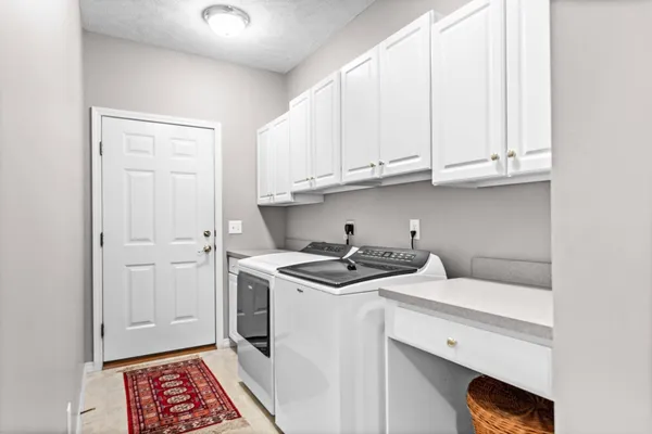 $420,000 | 8 Sable Oaks Court, Bloomington, IL 61704