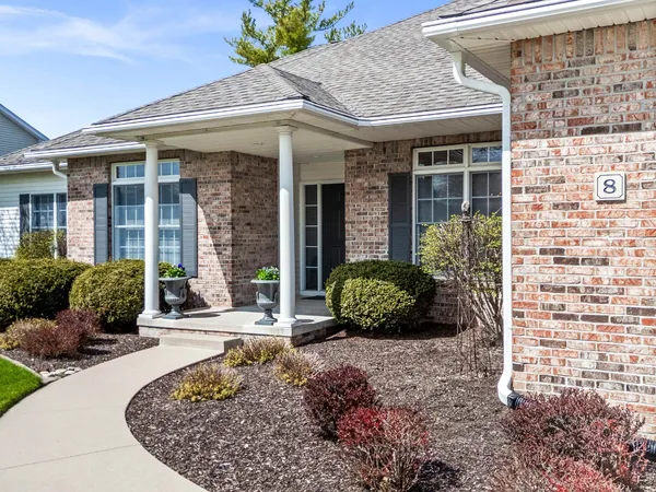 $420,000 | 8 Sable Oaks Court, Bloomington, IL 61704