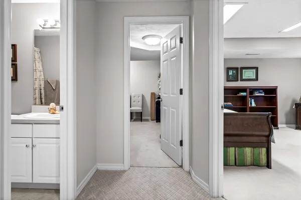 $420,000 | 8 Sable Oaks Court, Bloomington, IL 61704