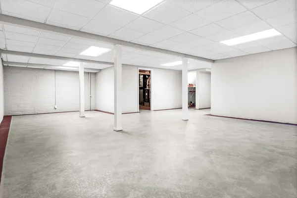 $420,000 | 8 Sable Oaks Court, Bloomington, IL 61704