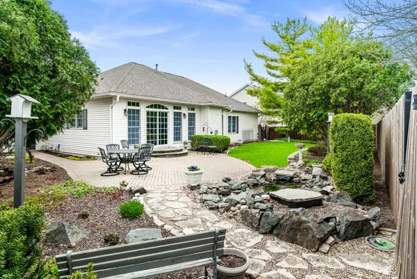 $420,000 | 8 Sable Oaks Court, Bloomington, IL 61704