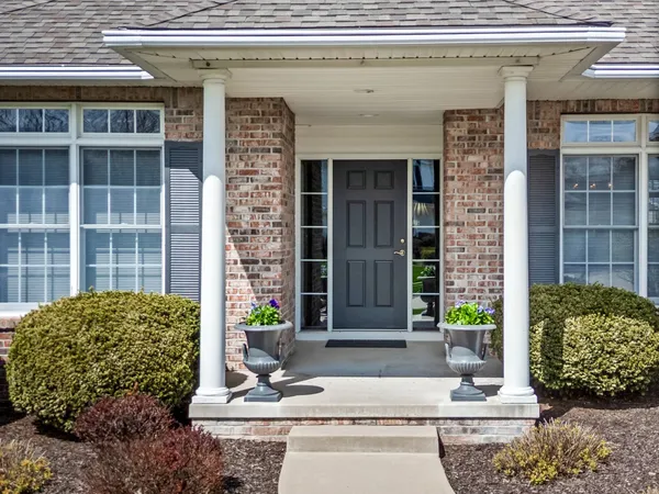 $420,000 | 8 Sable Oaks Court, Bloomington, IL 61704