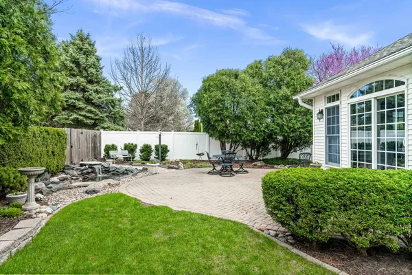 $420,000 | 8 Sable Oaks Court, Bloomington, IL 61704