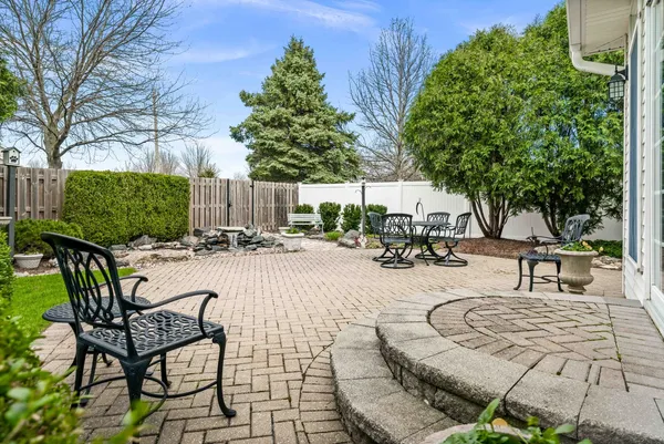 $420,000 | 8 Sable Oaks Court, Bloomington, IL 61704