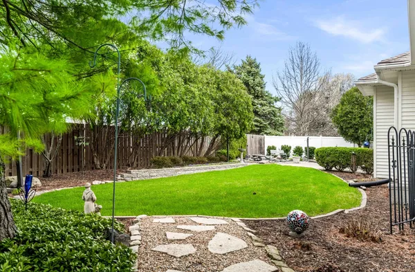 $420,000 | 8 Sable Oaks Court, Bloomington, IL 61704