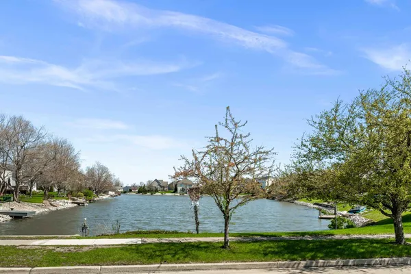 $420,000 | 8 Sable Oaks Court, Bloomington, IL 61704