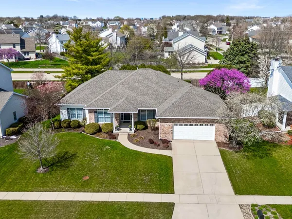 $420,000 | 8 Sable Oaks Court, Bloomington, IL 61704