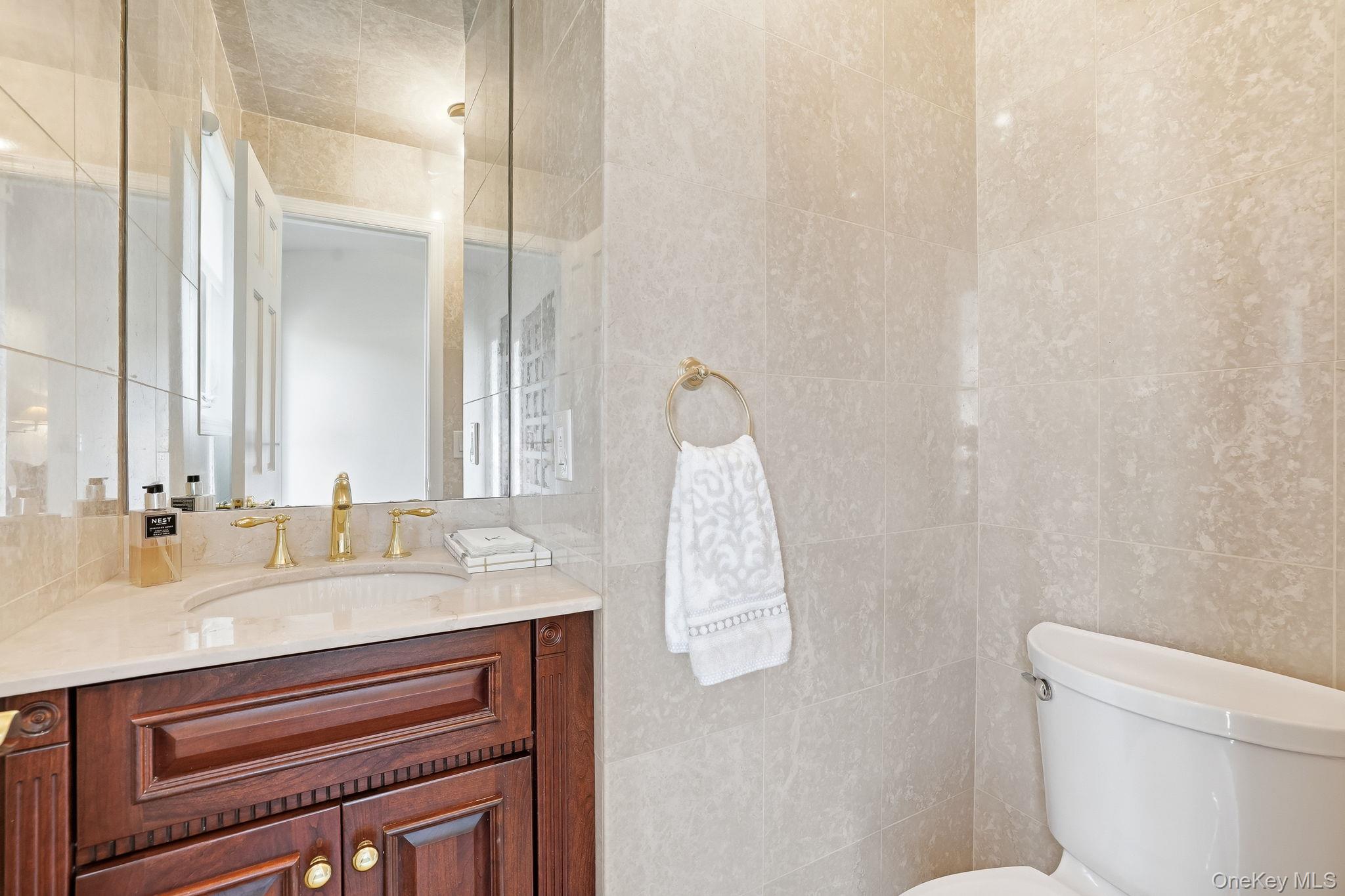 80 Highfield Road Harrison, NY 10528 - Photo 17 of 42 Powder Room