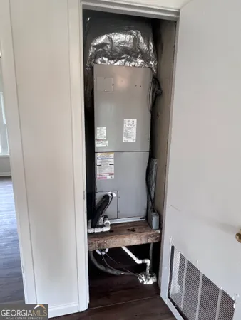 a view of entryway with workspace