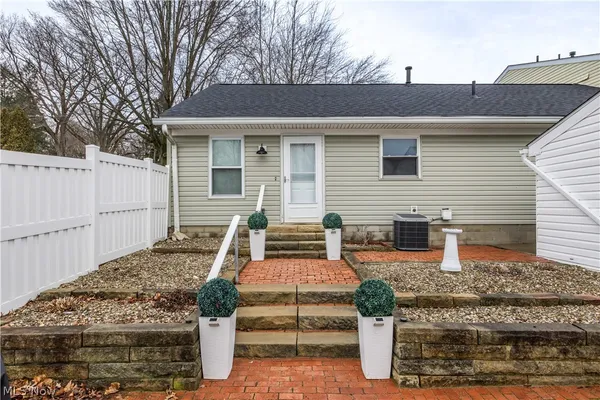 $270,000 | 2033 Carlile Drive, Uniontown, OH 44685