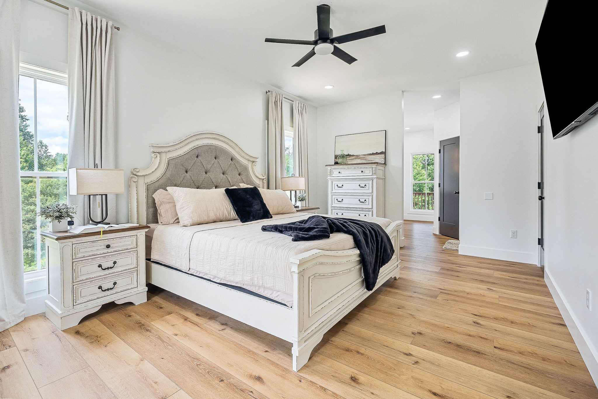 250 Dyer Ridge Road Baxter, TN 38544 - Photo 17 of 44 a bedroom with a large bed and a tv