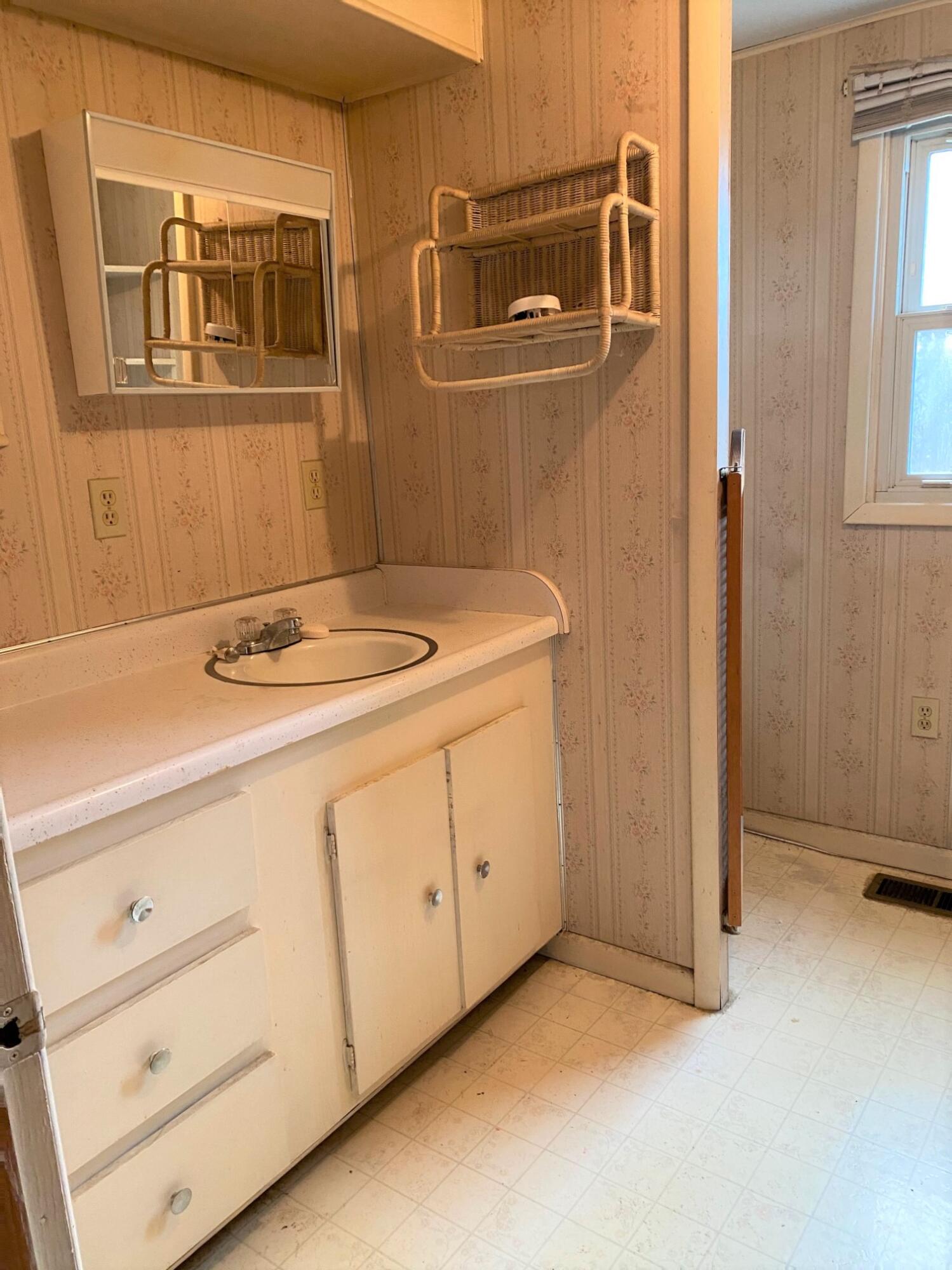 314 Round Knob Road Greeneville, TN 37743 - Photo 15 of 23 Round Knob Bath