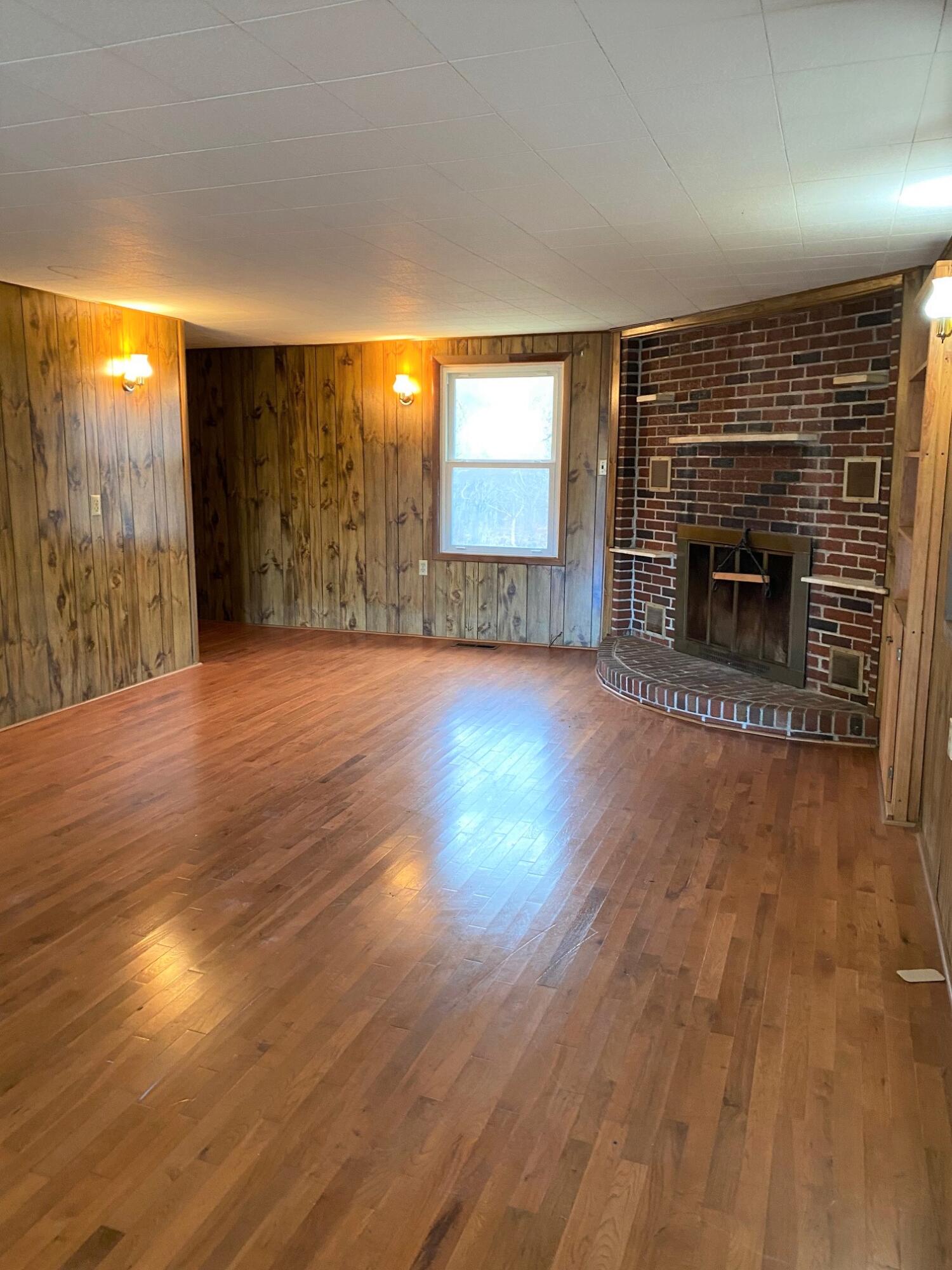 314 Round Knob Road Greeneville, TN 37743 - Photo 4 of 23 Round Knob Family Room