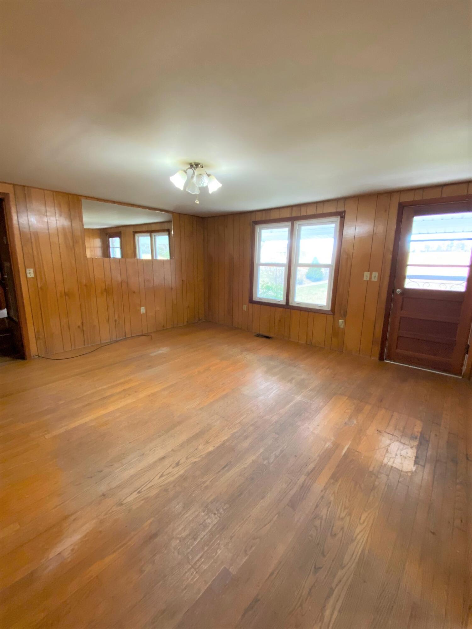 314 Round Knob Road Greeneville, TN 37743 - Photo 6 of 23 Round Knob Living room
