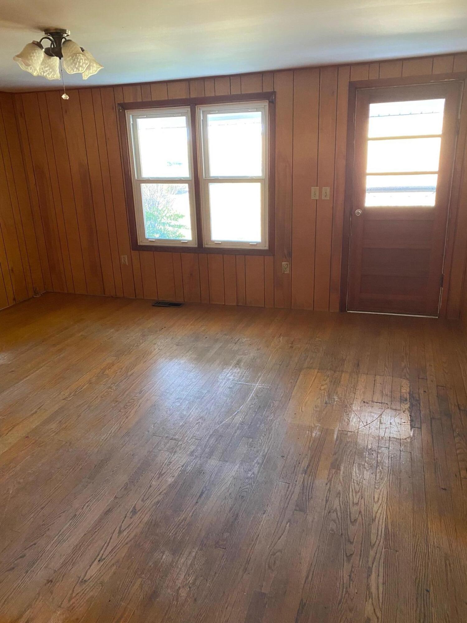 314 Round Knob Road Greeneville, TN 37743 - Photo 7 of 23 Round Knob Living room 2