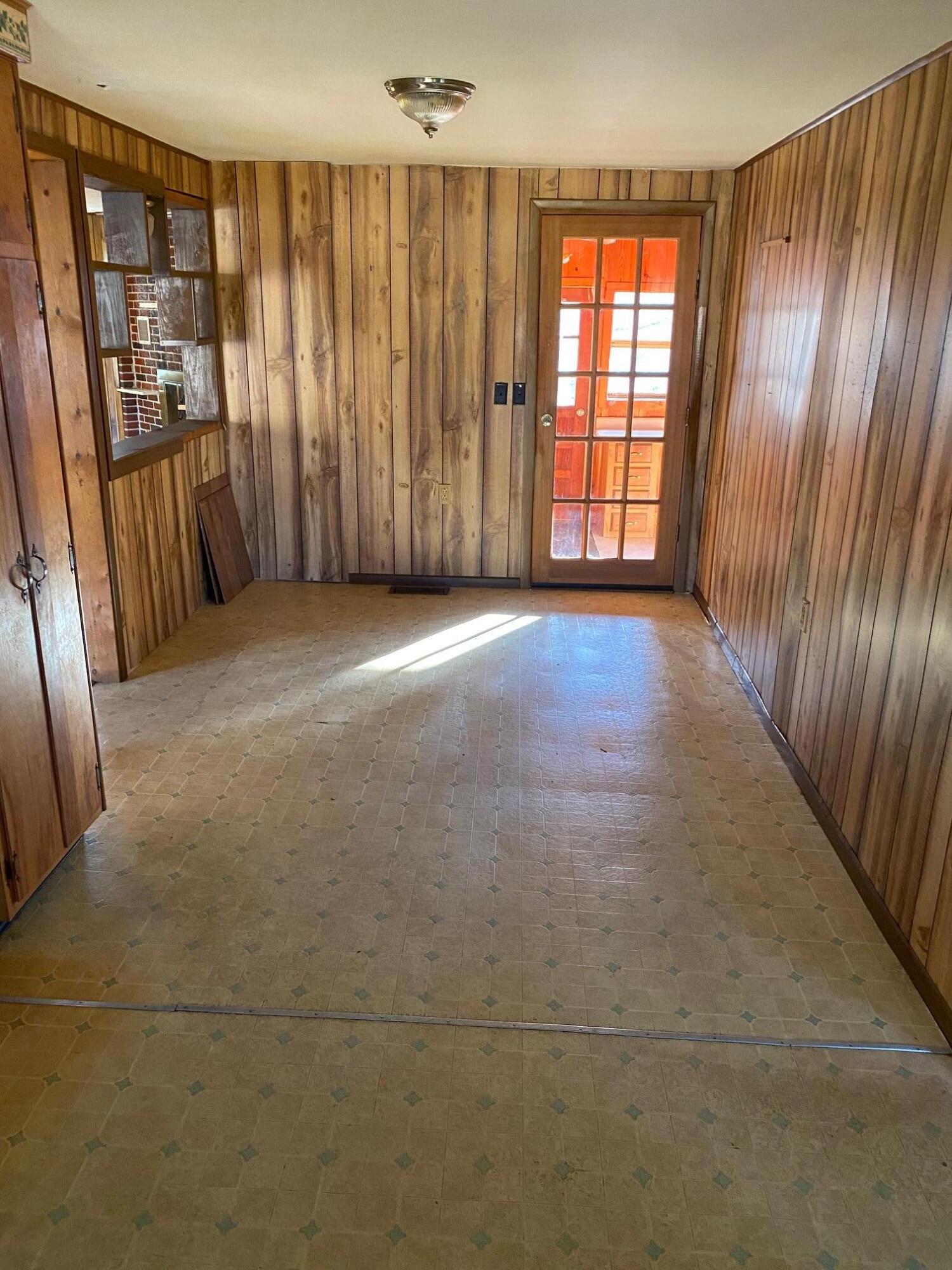 314 Round Knob Road Greeneville, TN 37743 - Photo 9 of 23 Round Knob Dining Room