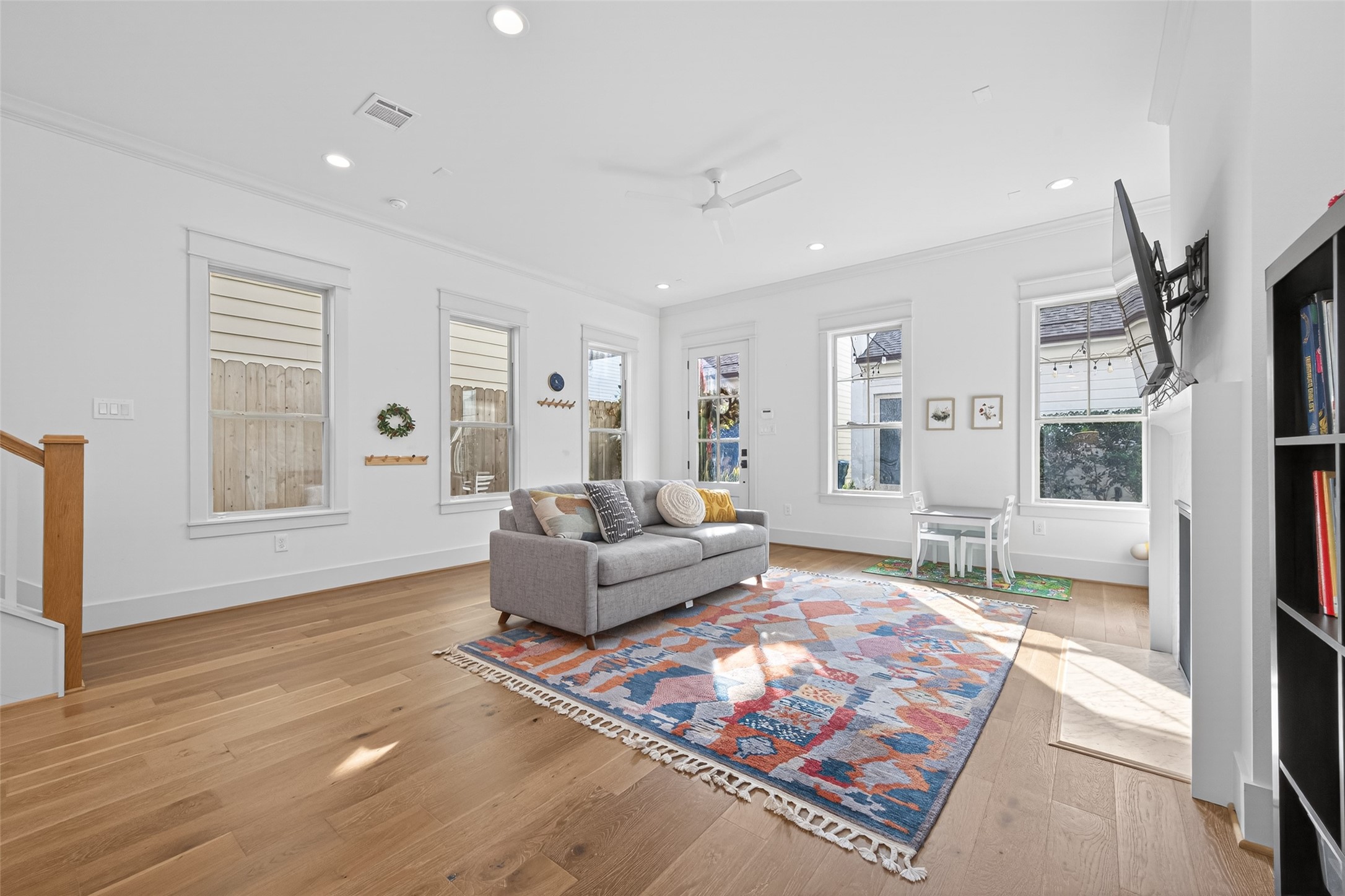 515 West 25th Street Houston, TX 77008 - Photo 6 of 35 Bright and inviting family room features large windows that fill the space with natural light, highlighted by custom trim work and crisp crown molding for a refined, finished look.