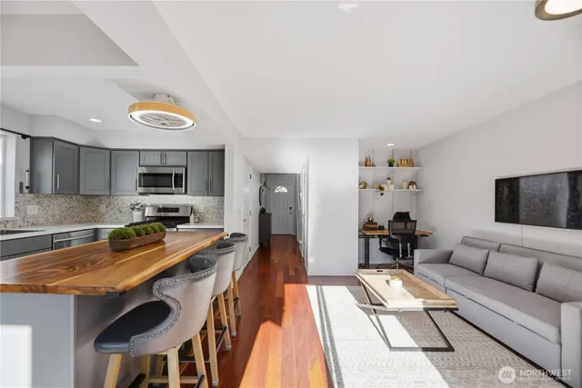 $709,950 | 860 2nd Avenue Northwest, Unit 860, Issaquah, WA 98027