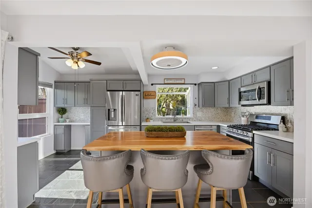 $709,950 | 860 2nd Avenue Northwest, Unit 860, Issaquah, WA 98027