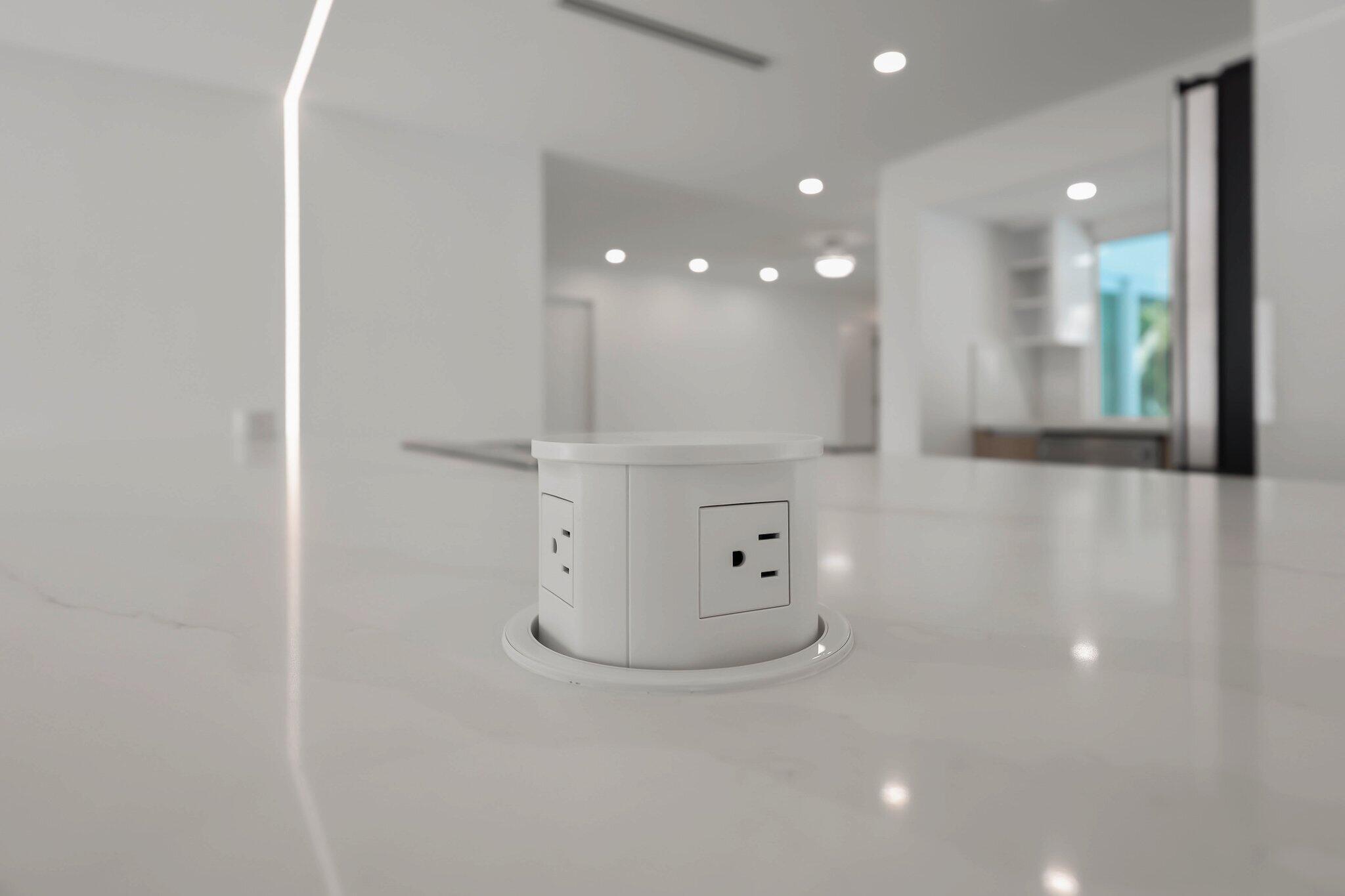 979 Northwest 8th Street Boca Raton, FL 33486 - Photo 12 of 67 Charging station