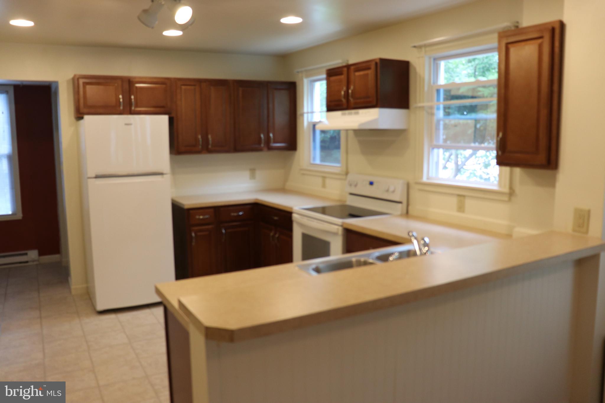 663 Sheerlund Road Reading, PA 19607 - Photo 7 of 32