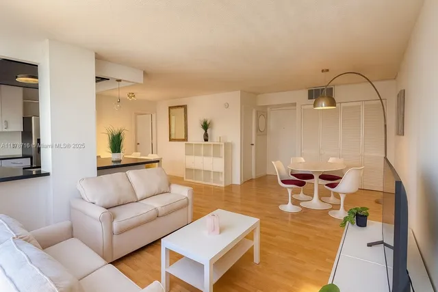 $2,400 | 16909 North Bay Road, Unit 507, Sunny Isles Beach, FL 33160