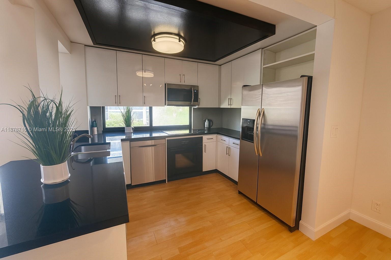 16909 North Bay Road, Unit 507 Sunny Isles Beach, FL 33160 - Photo 3 of 18