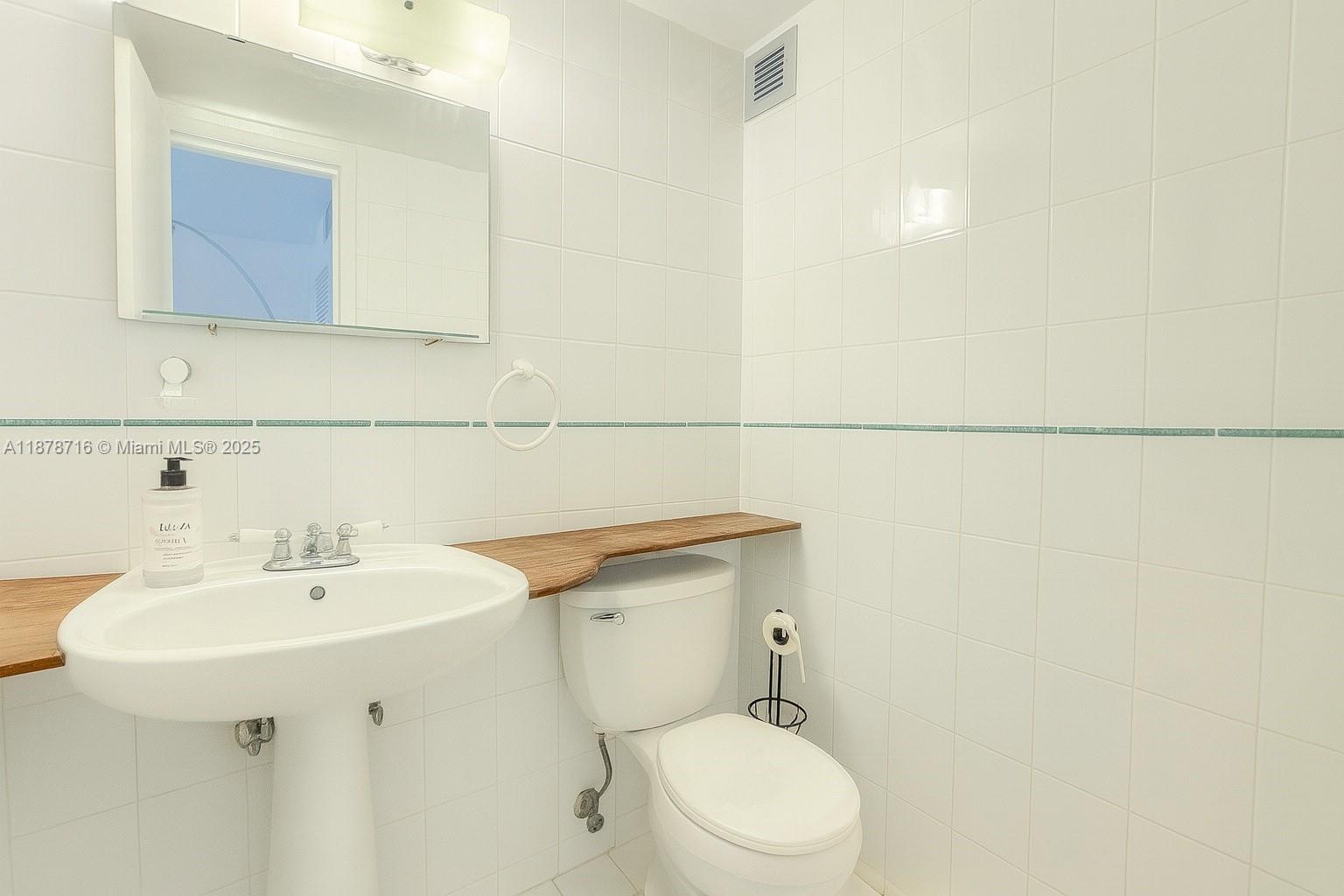 16909 North Bay Road, Unit 507 Sunny Isles Beach, FL 33160 - Photo 4 of 18 Half Bath