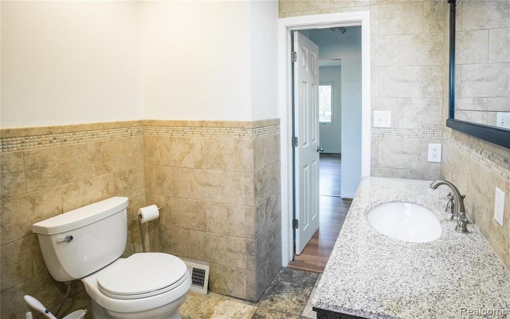 9394 Beecher Road Flushing, MI 48433 - Photo 10 of 22