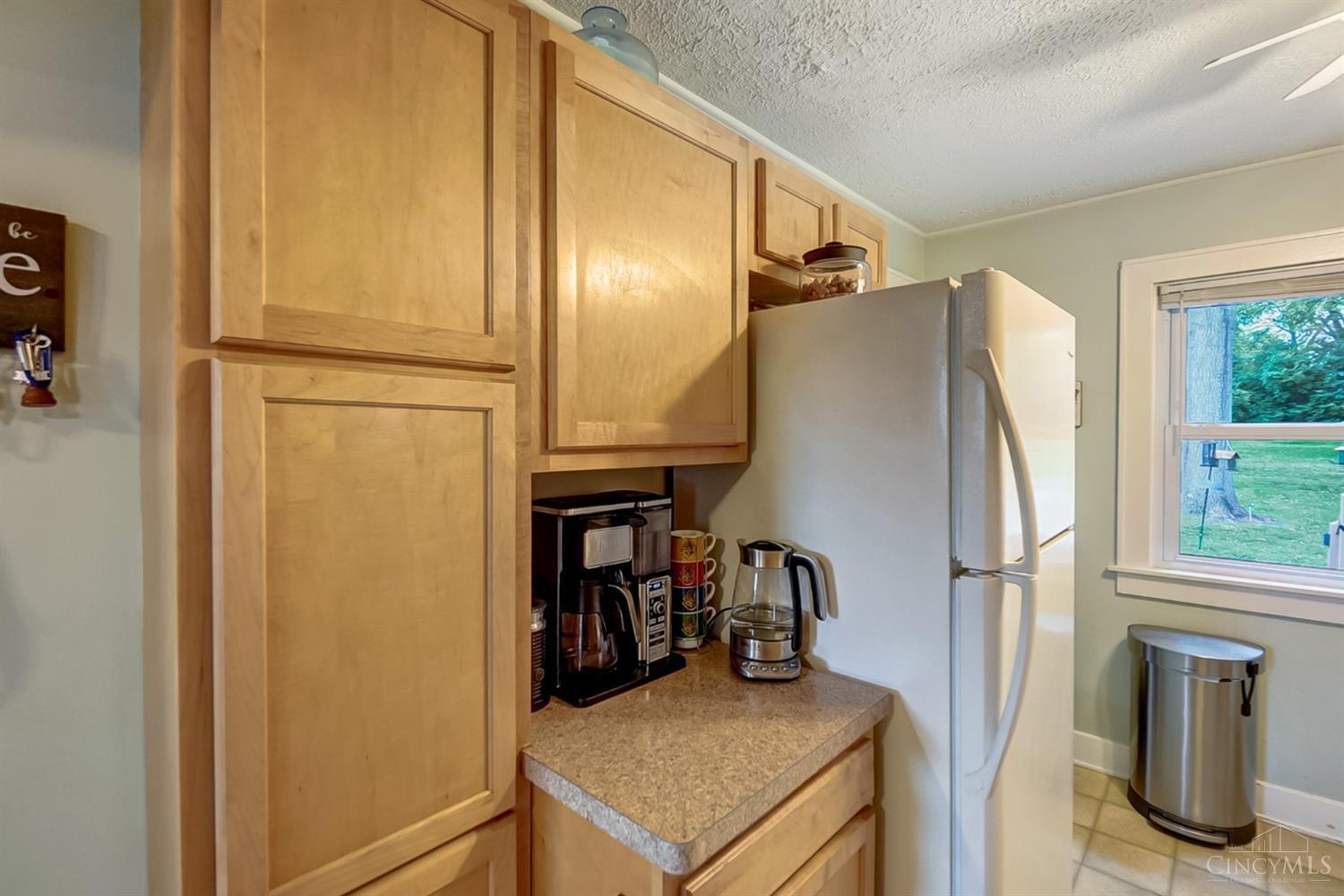 407 Burton Road Middletown, OH 45044 - Photo 7 of 25 Gallery Image 7