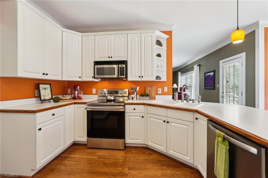 3833 Wesseck Drive High Point, NC 27265 - Photo 17 of 50 Updated appliances!