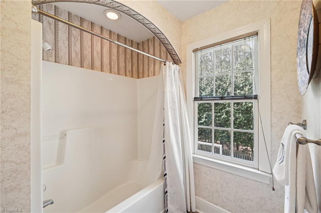 3833 Wesseck Drive High Point, NC 27265 - Photo 38 of 50 Guest upstairs Full Bath