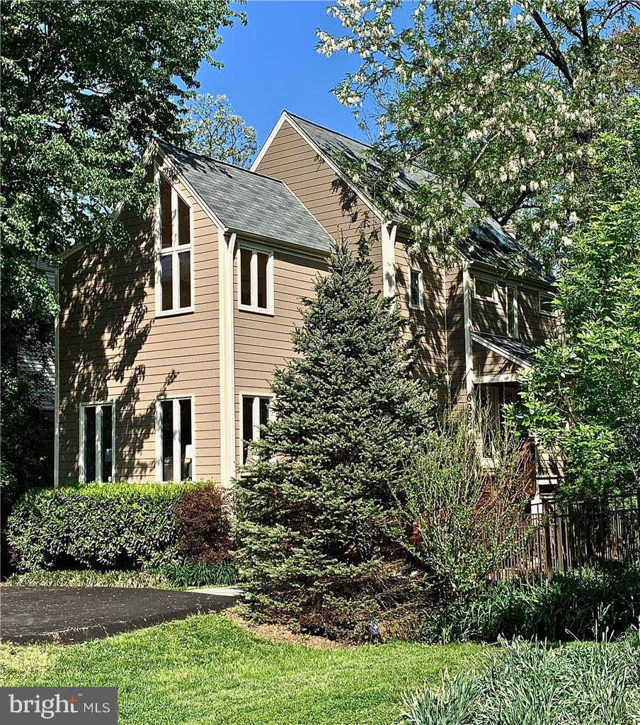 6832 Chelsea Road McLean, VA 22101 - Photo 1 of 14