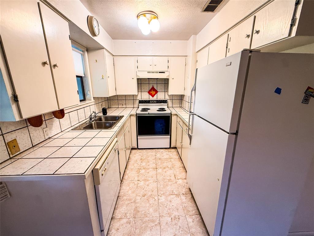 6219 Klein Road Sanger, TX 76266 - Photo 9 of 32
