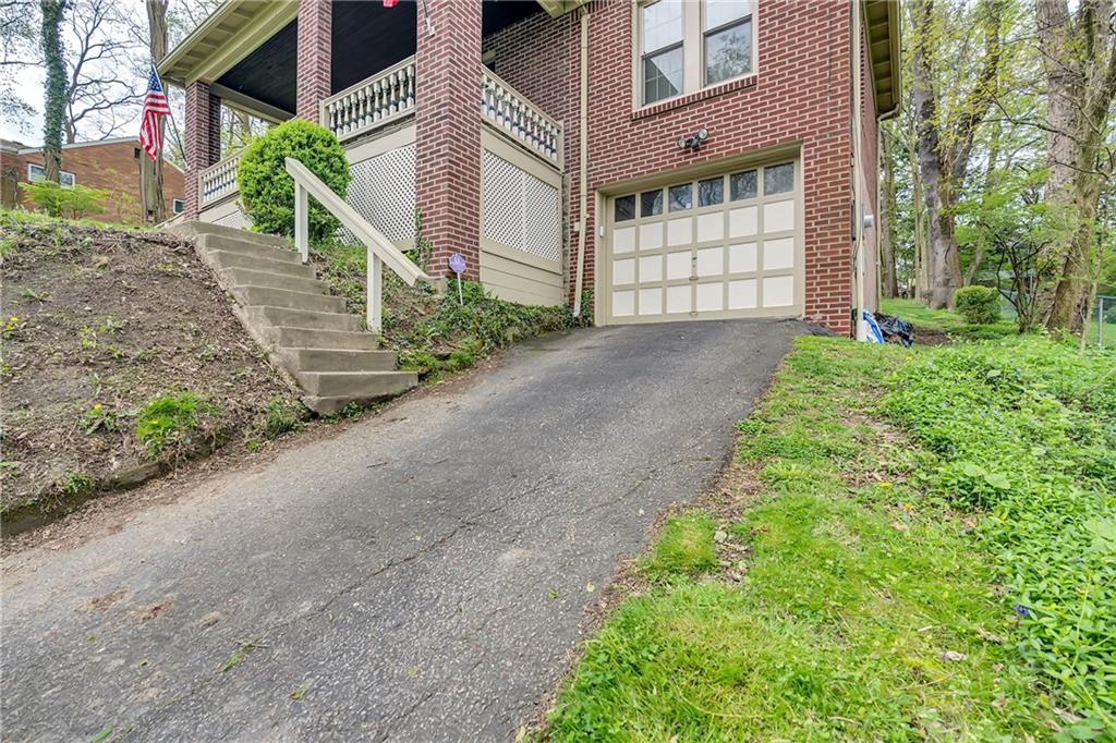 14 Forest Hills Road Pittsburgh, PA 15221 - Photo 4 of 25 Driveway.