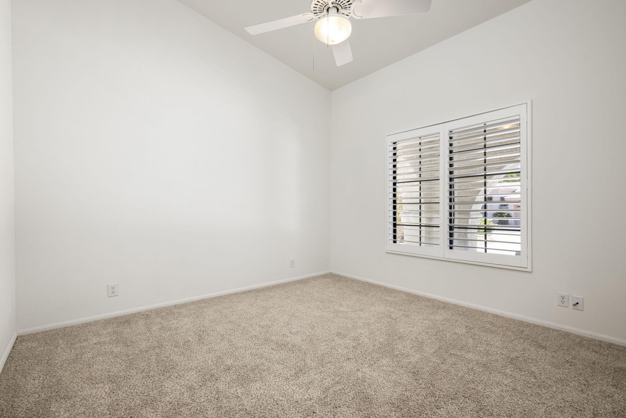 79540 Bermuda Dunes Drive Bermuda Dunes, CA 92203 - Photo 22 of 27 an empty room with a window