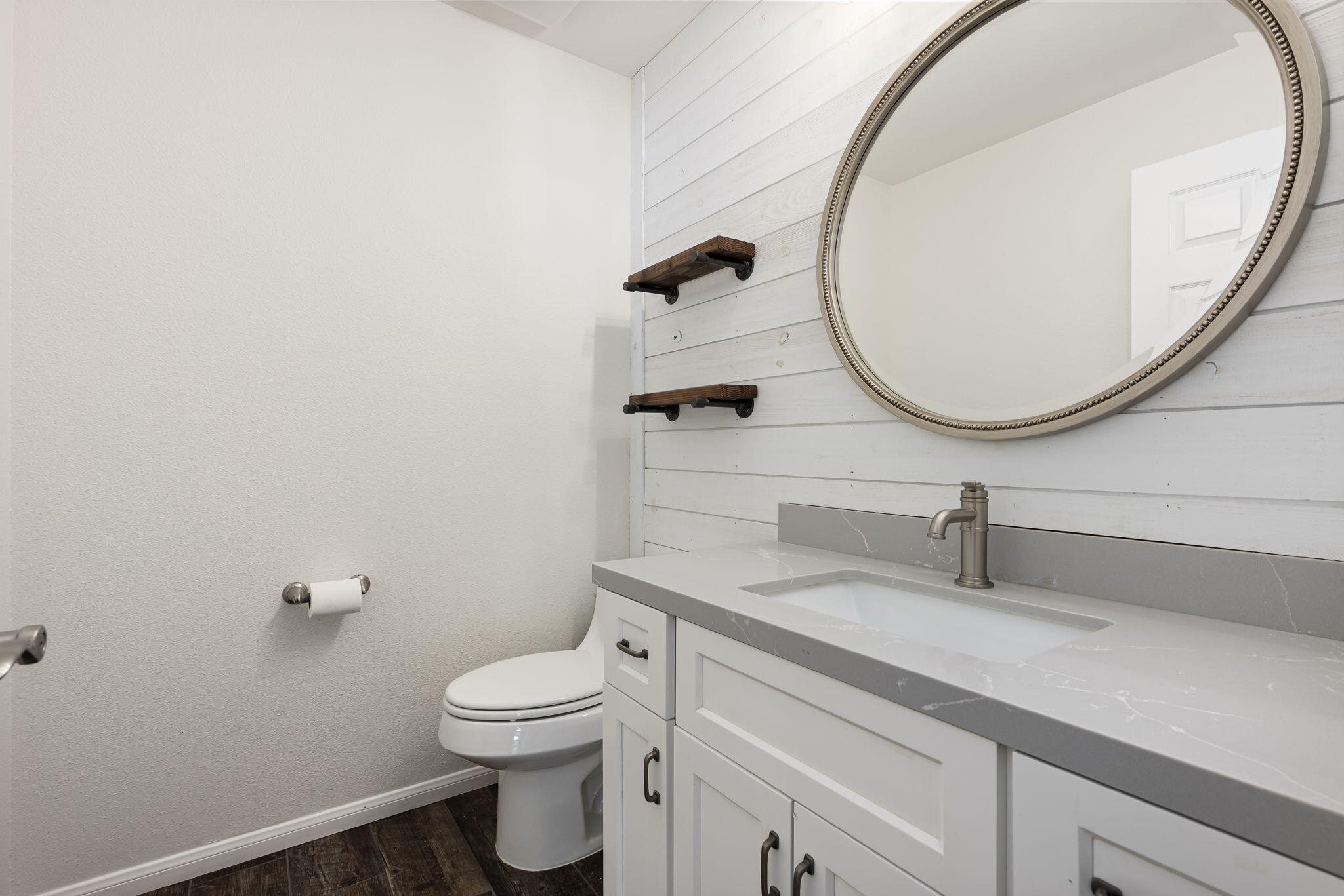 79540 Bermuda Dunes Drive Bermuda Dunes, CA 92203 - Photo 26 of 27 a bathroom with a sink a toilet and a mirror
