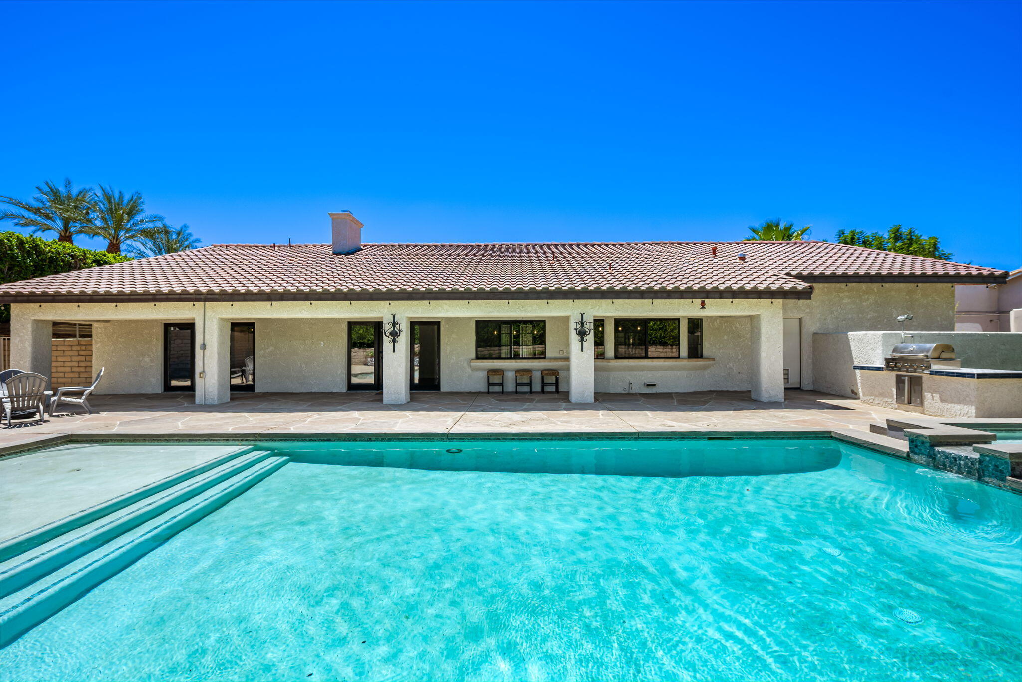 79540 Bermuda Dunes Drive Bermuda Dunes, CA 92203 - Photo 4 of 27 a front view of a house with a garden