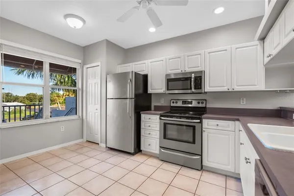 $285,000 | 1400 Water View Drive West, Unit 202, Largo, FL 33771