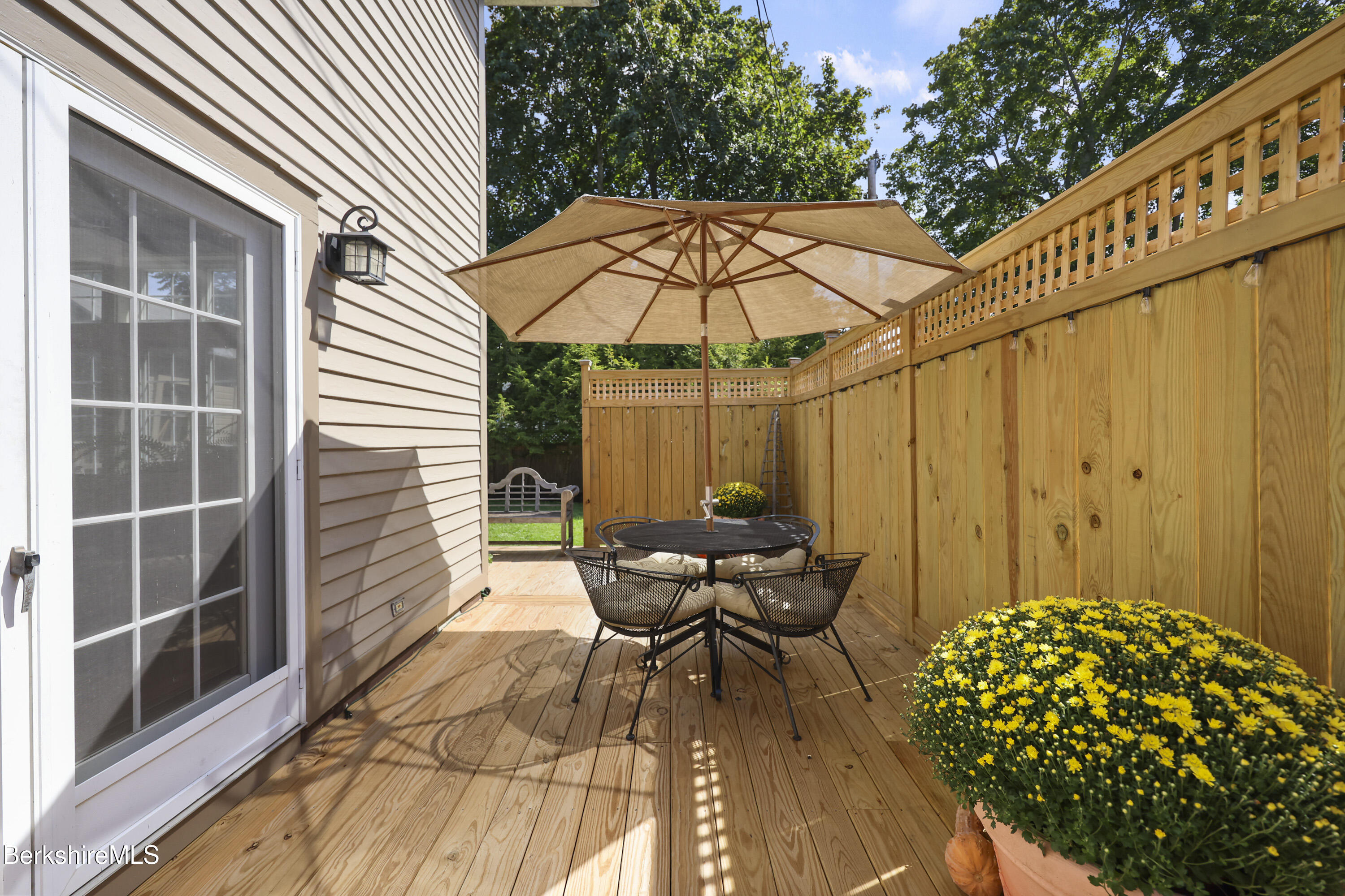 39 Lexington Parkway Pittsfield, MA 01201 - Photo 20 of 48 a backyard of a house with table and chairs