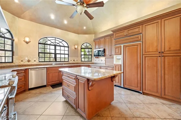 $7,900,000 | 16100 North River Road, Alva, FL 33920