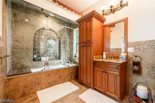 $7,900,000 | 16100 North River Road, Alva, FL 33920