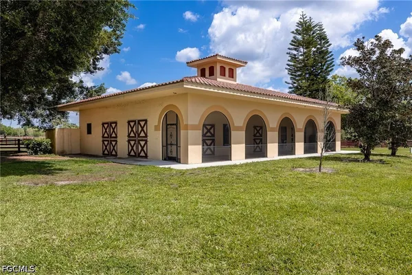$7,900,000 | 16100 North River Road, Alva, FL 33920