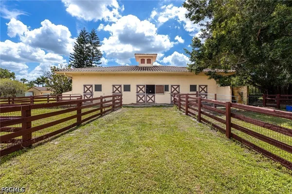 $7,900,000 | 16100 North River Road, Alva, FL 33920
