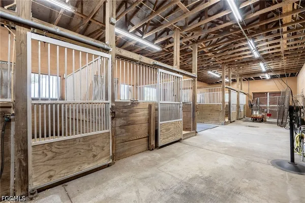 $7,900,000 | 16100 North River Road, Alva, FL 33920